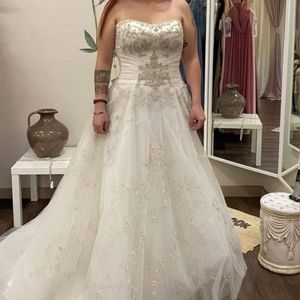 Wedding dress sz 12 casablanca